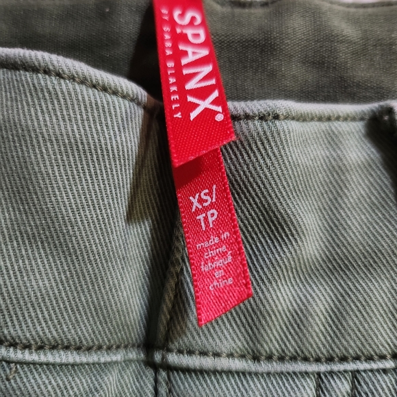 SPANX Women's Stretch Ankle Cargo Pants - Picture 3 of 8